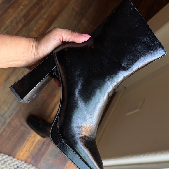 Elegant Black Women's Boots - Picture 5 of 12